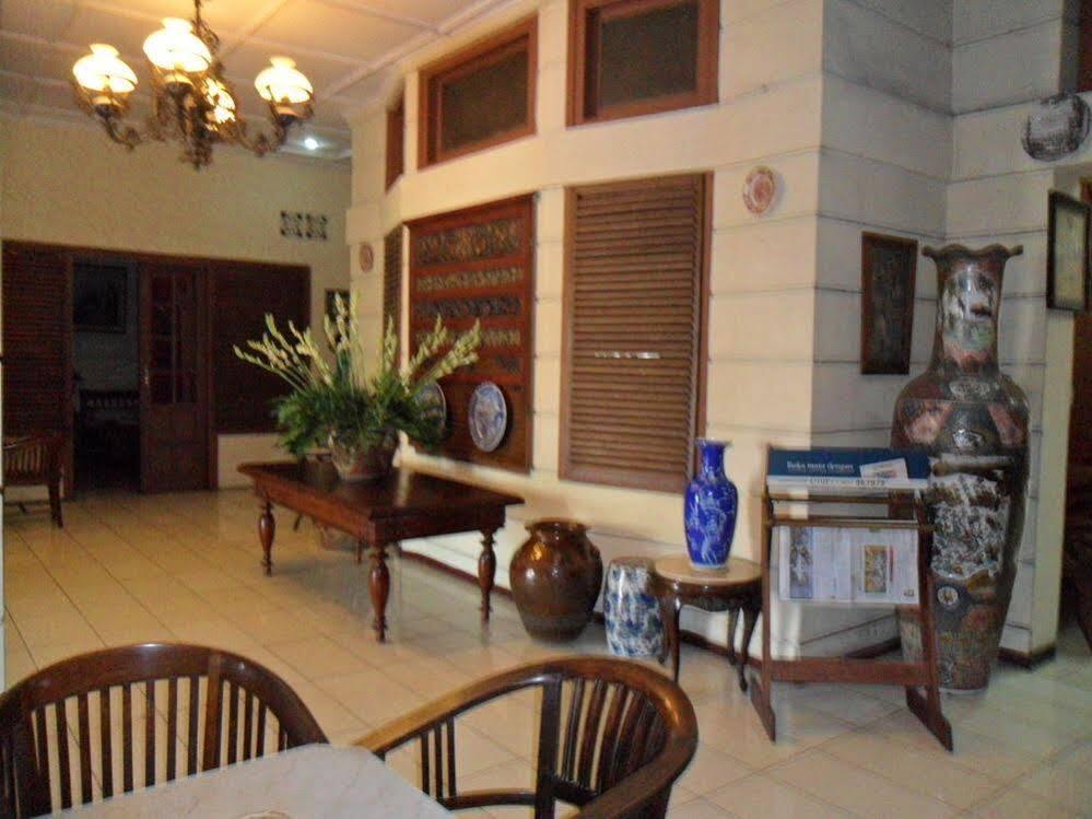 Oyo 1614 Hotel Mandala Puri Malang Bagian luar foto